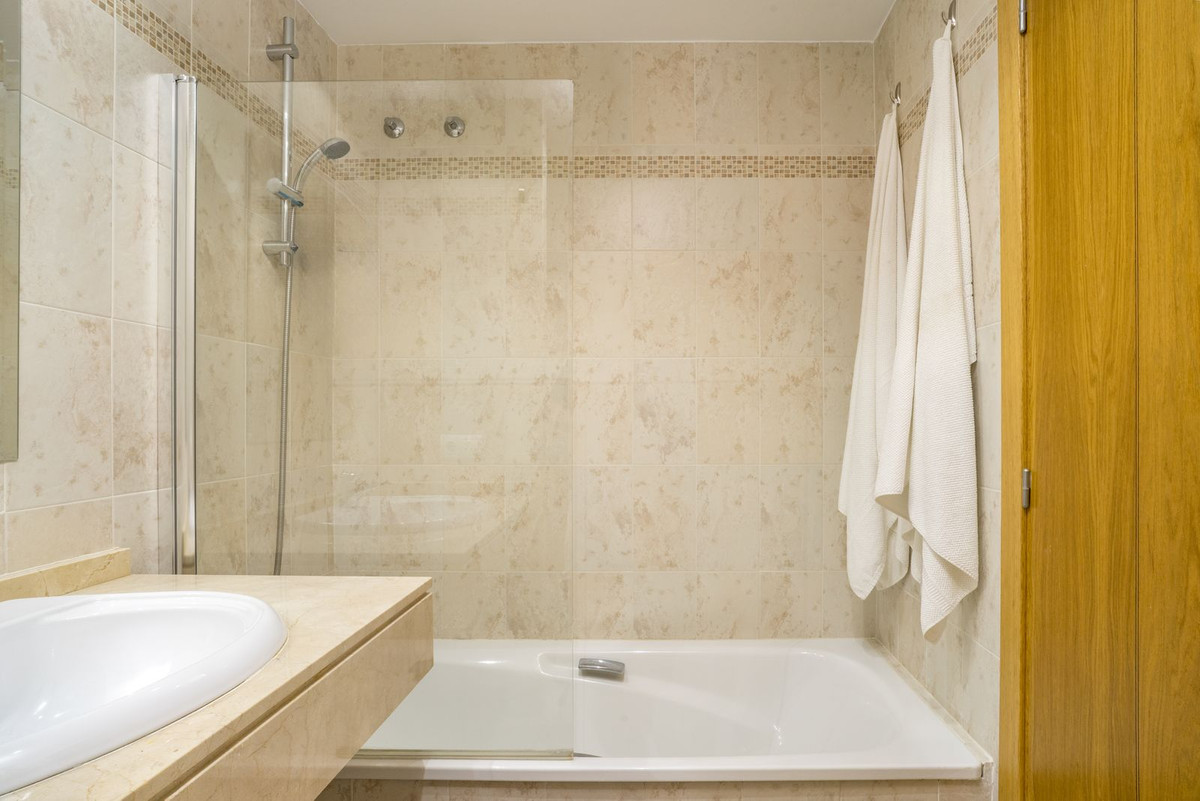 2 Bed Apartment for sale in Estepona Costa Del Sol, Málaga, Spain