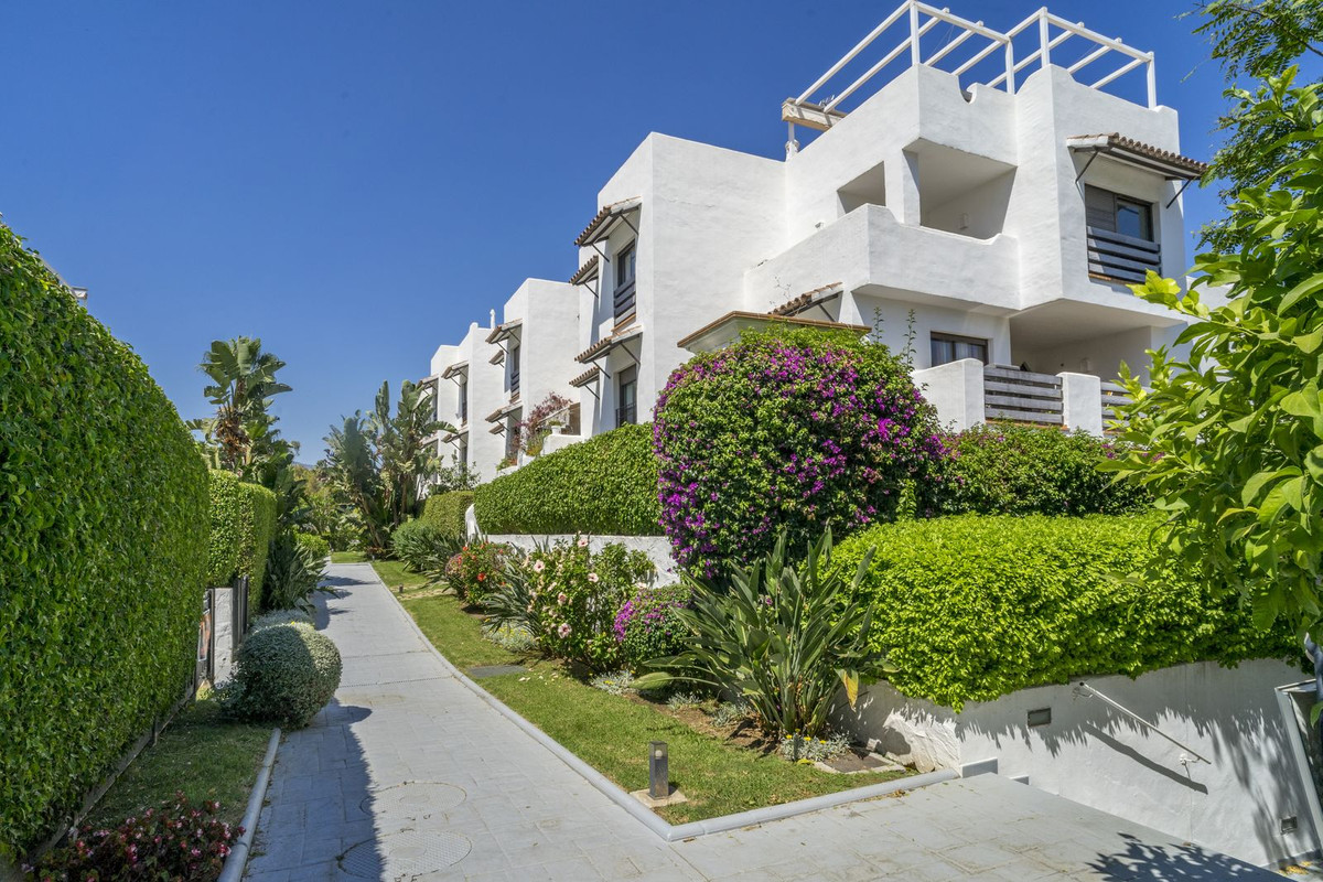 2 Bed Apartment for sale in Estepona Costa Del Sol, Málaga, Spain