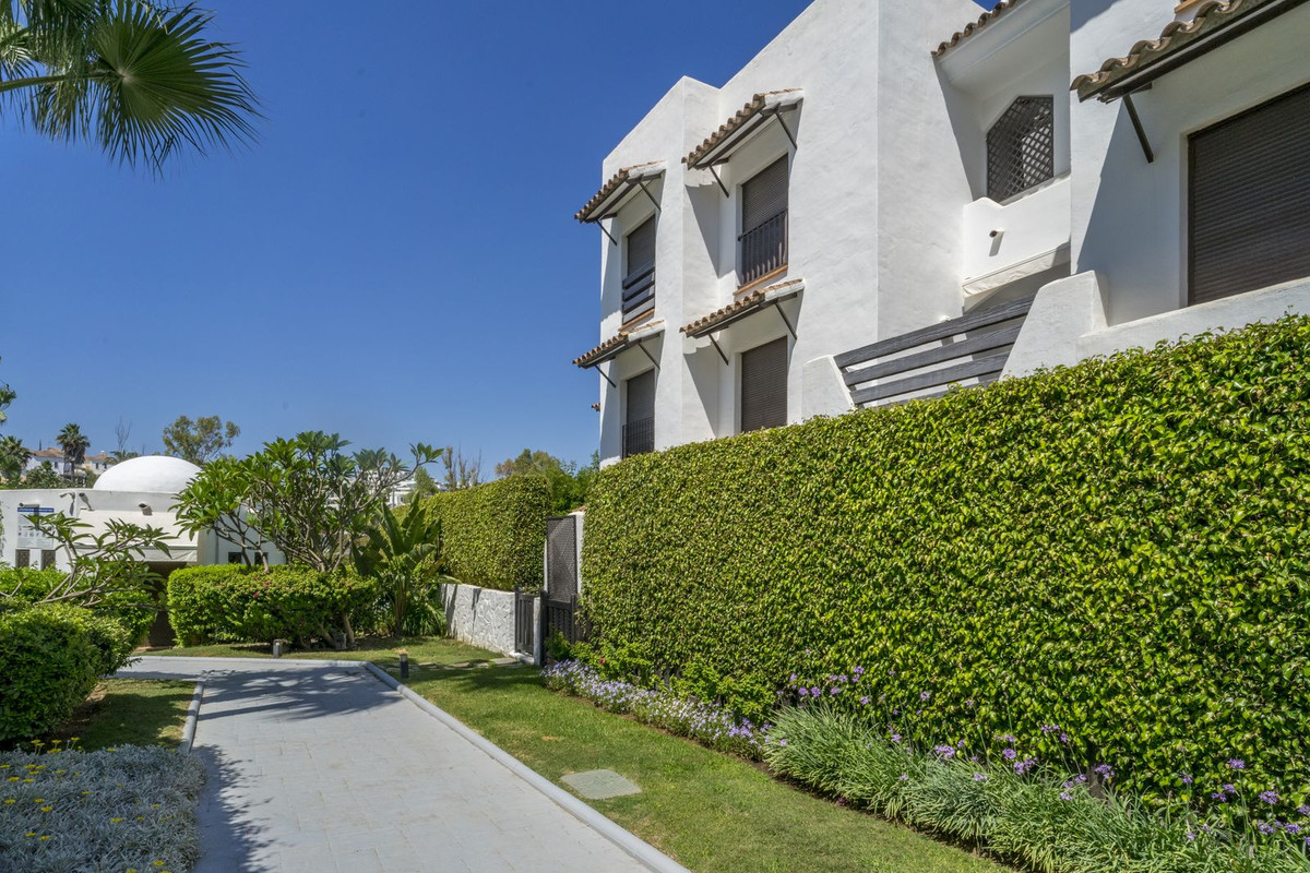 2 Bed Apartment for sale in Estepona Costa Del Sol, Málaga, Spain