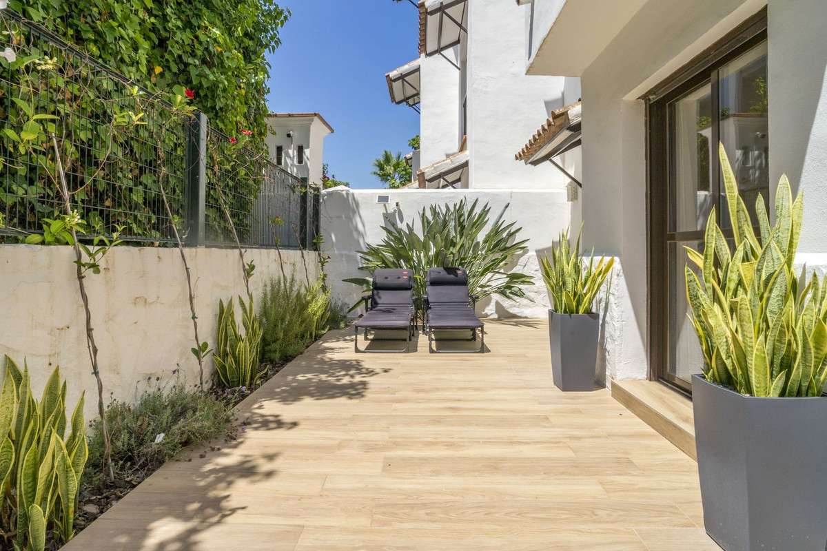 2 Bed Apartment for sale in Estepona Costa Del Sol, Málaga, Spain