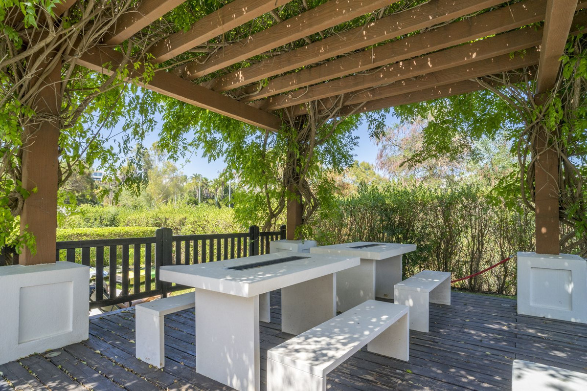 2 Bed Apartment for sale in Estepona Costa Del Sol, Málaga, Spain