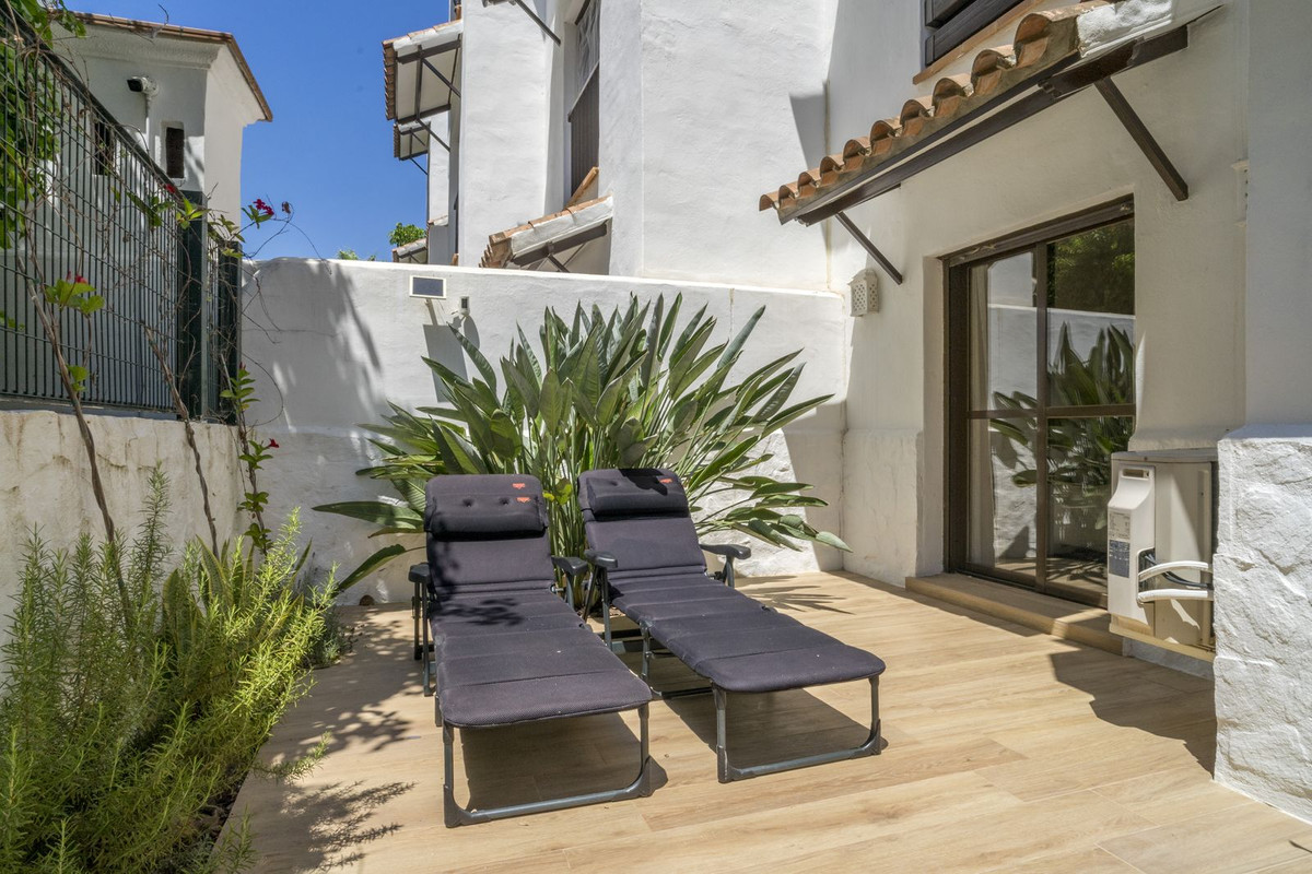 2 Bed Apartment for sale in Estepona Costa Del Sol, Málaga, Spain