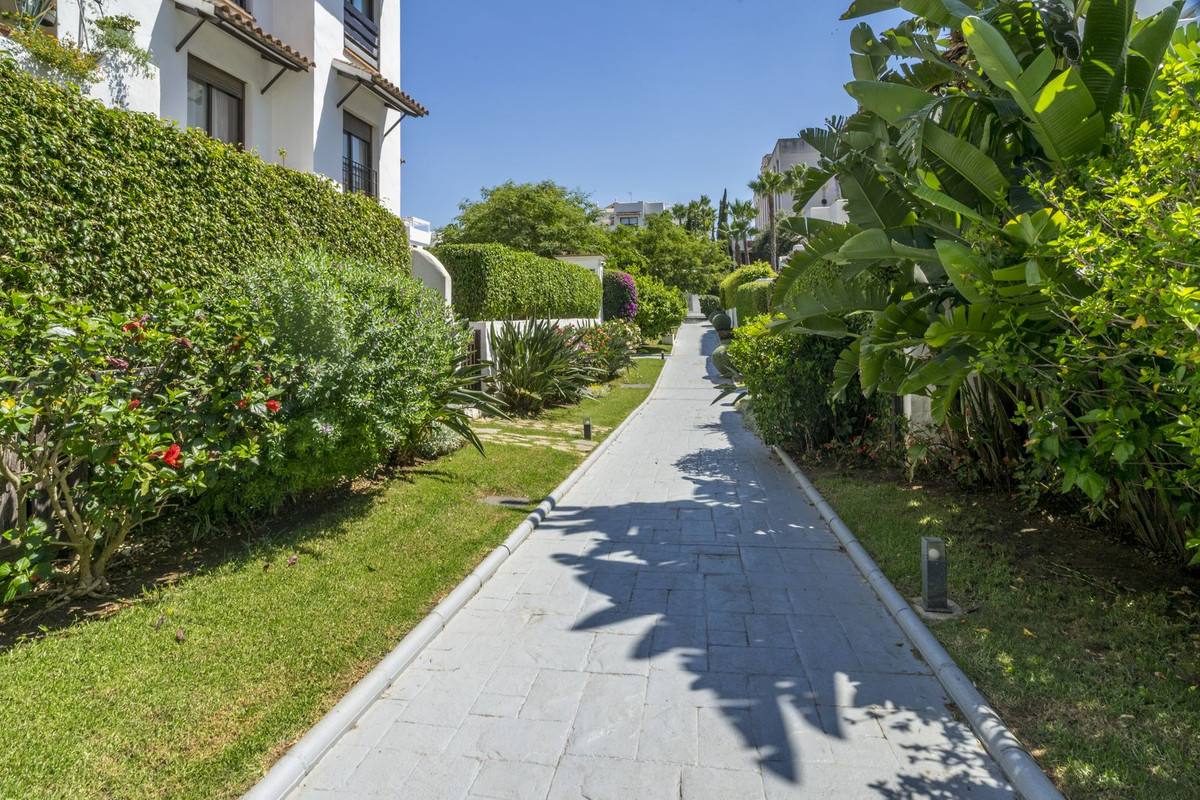 2 Bed Apartment for sale in Estepona Costa Del Sol, Málaga, Spain