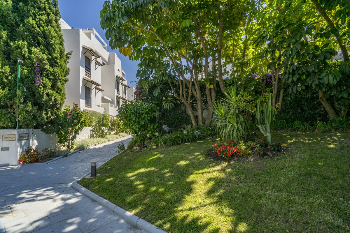 2 Bed Apartment for sale in Estepona Costa Del Sol, Málaga, Spain