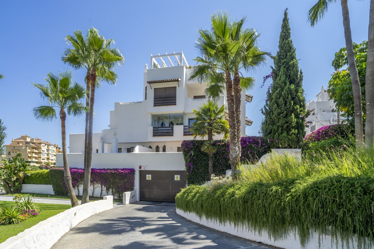 2 Bed Apartment for sale in Estepona Costa Del Sol, Málaga, Spain