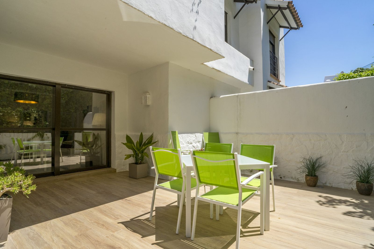 2 Bed Apartment for sale in Estepona Costa Del Sol, Málaga, Spain