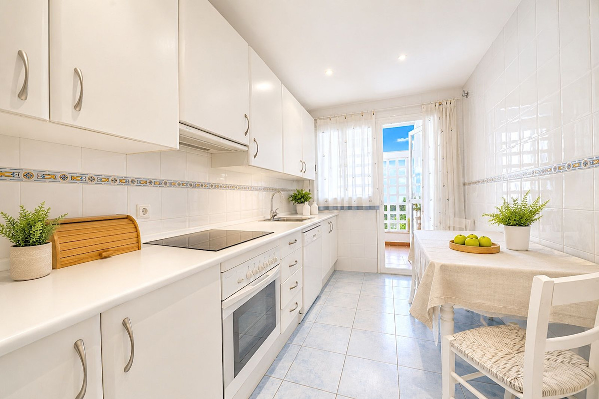 3 Bed Apartment for sale in Calahonda Costa Del Sol, Málaga, Spain