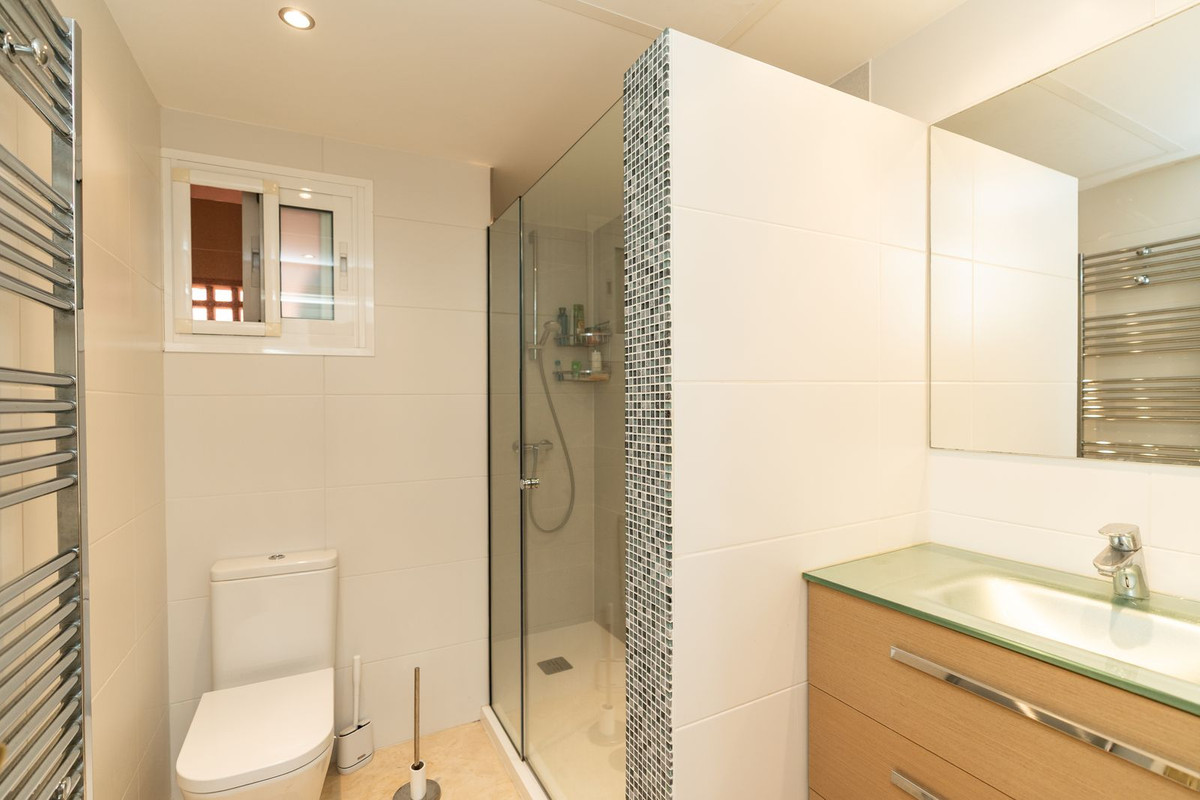 Se vende Apartamento Planta Media de 3 dormitorios en Costa Del Sol, Málaga, España
