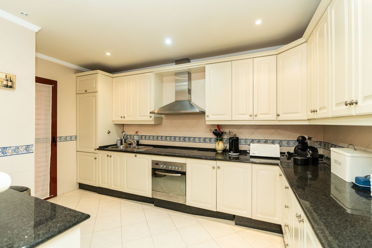 Se vende Apartamento Planta Media de 3 dormitorios en Costa Del Sol, Málaga, España