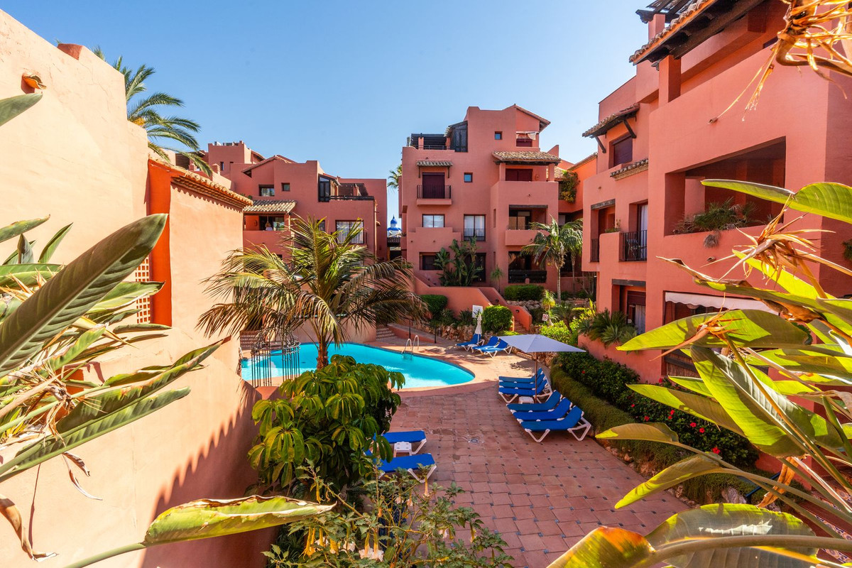 Se vende Apartamento Planta Media de 3 dormitorios en Costa Del Sol, Málaga, España