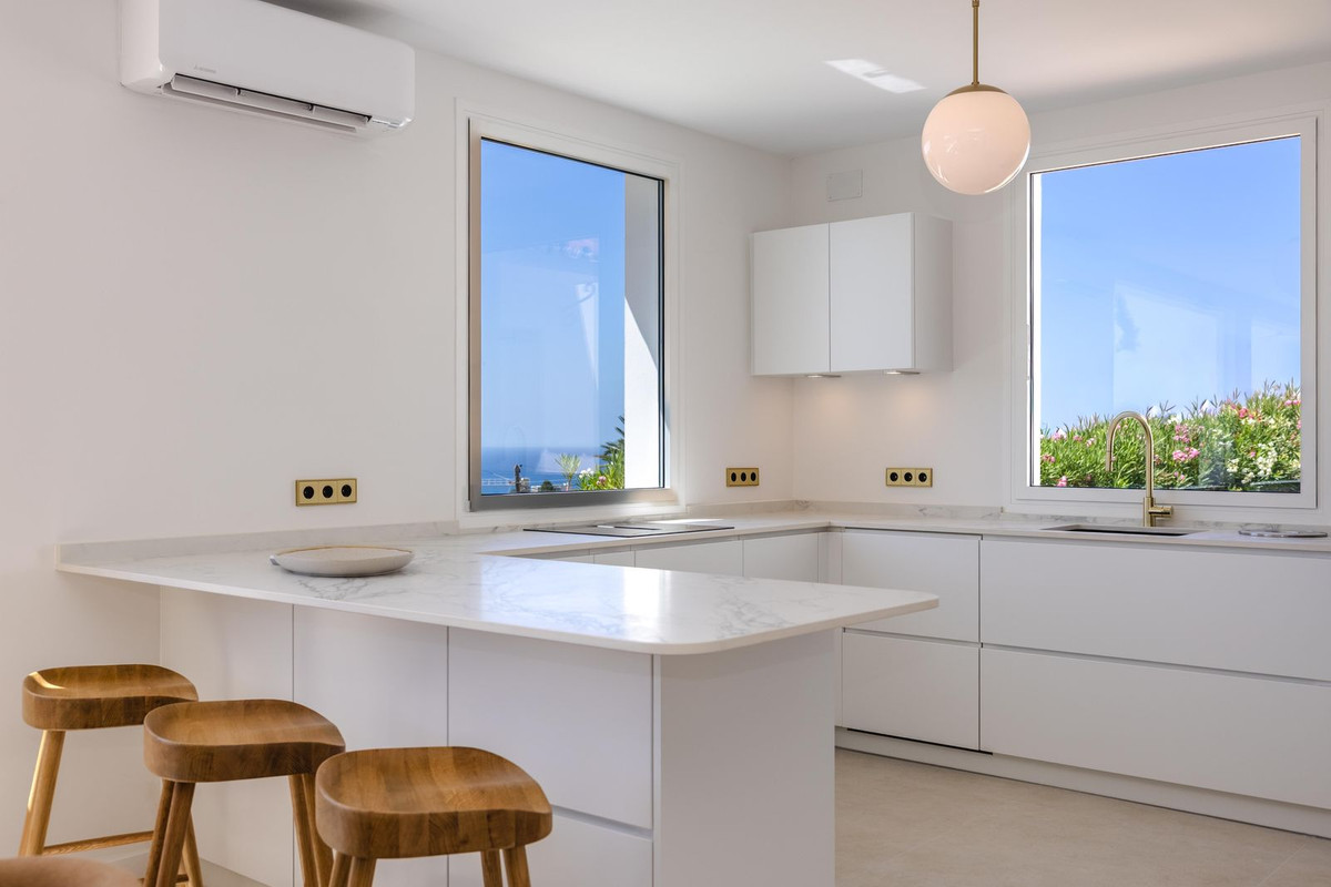 4 Bed Townhouse for sale in Elviria Costa Del Sol, Málaga, Spain