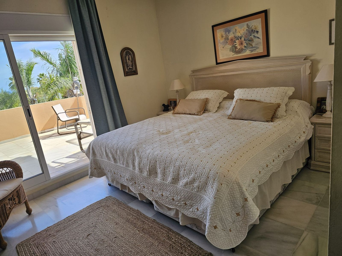 5 Bed Townhouse for sale in Nueva Andalucía Costa Del Sol, Málaga, Spain