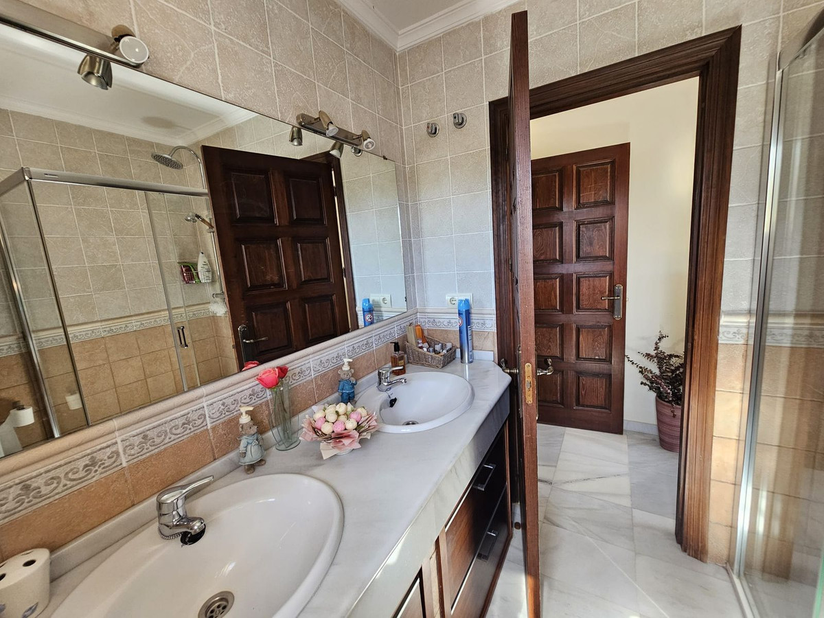 5 Bed Townhouse for sale in Nueva Andalucía Costa Del Sol, Málaga, Spain