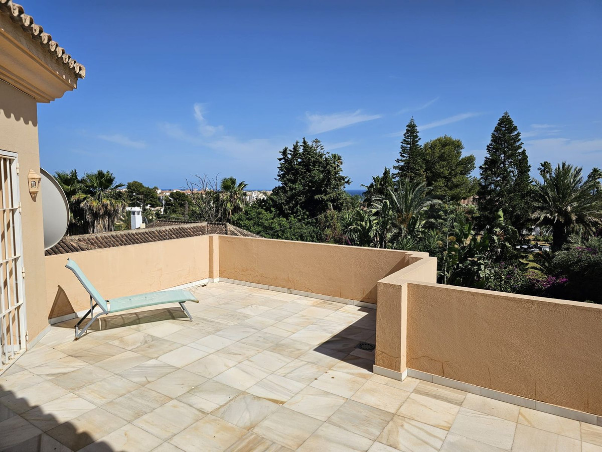 5 Bed Townhouse for sale in Nueva Andalucía Costa Del Sol, Málaga, Spain