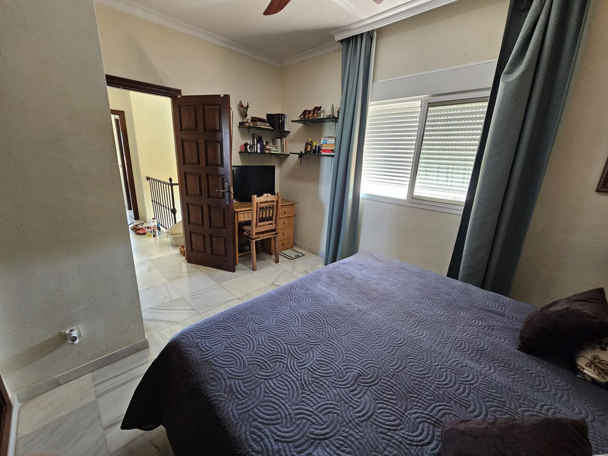 5 Bed Townhouse for sale in Nueva Andalucía Costa Del Sol, Málaga, Spain