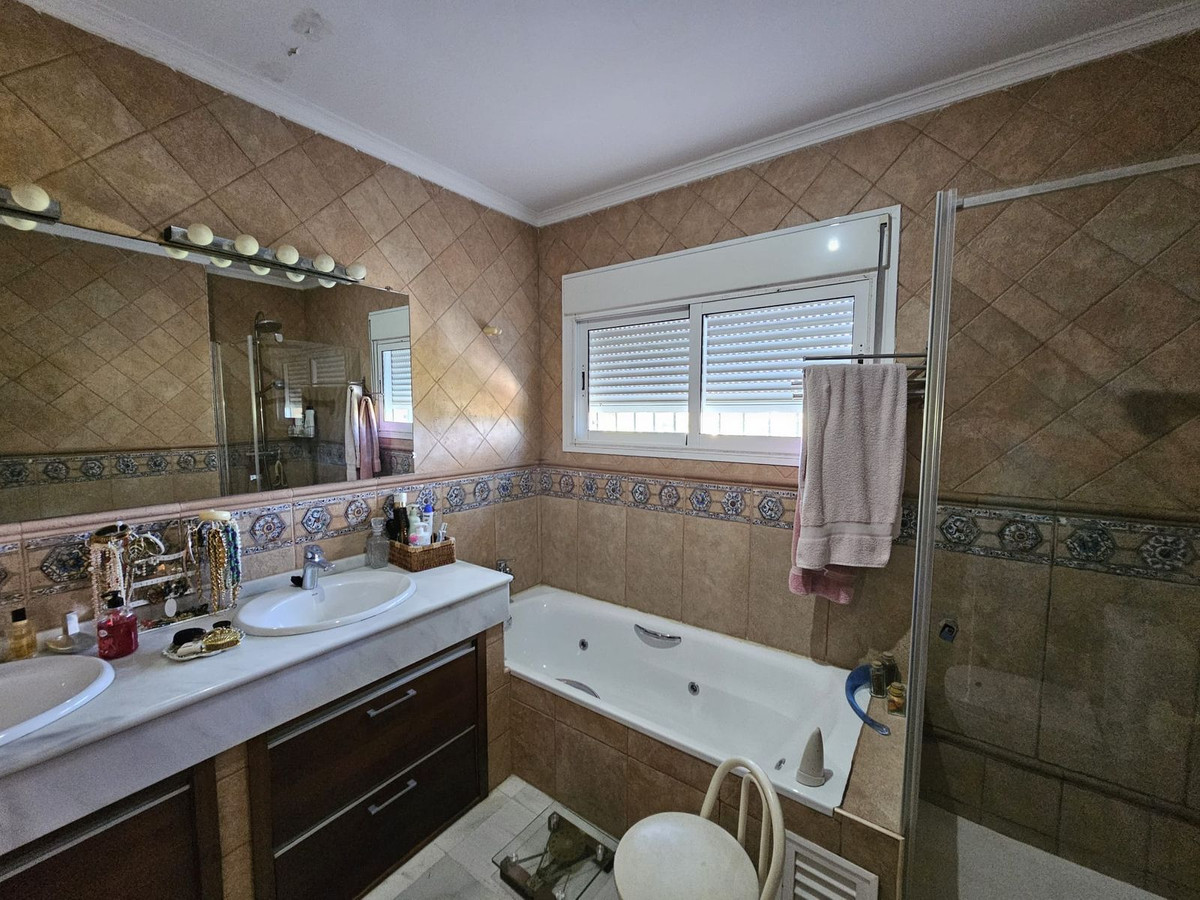 5 Bed Townhouse for sale in Nueva Andalucía Costa Del Sol, Málaga, Spain