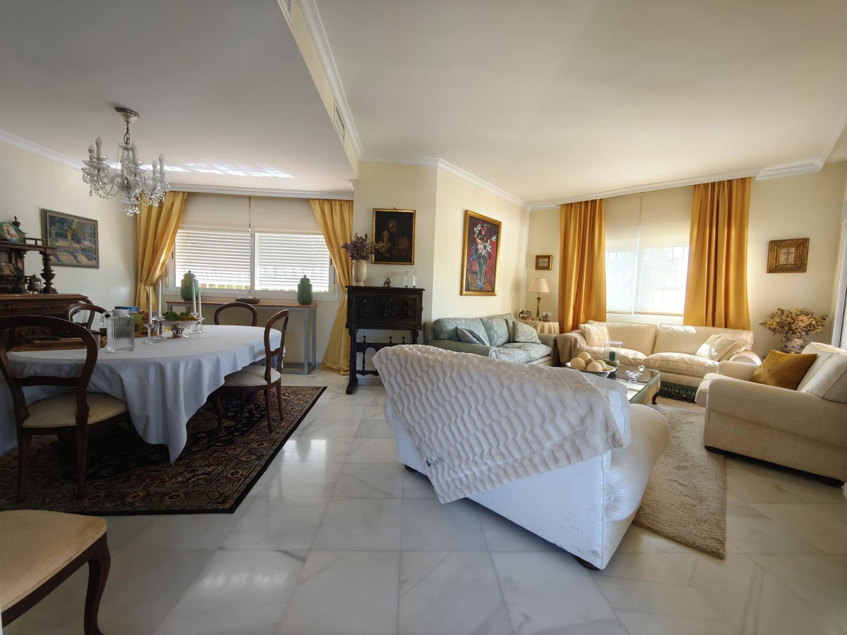 5 Bed Townhouse for sale in Nueva Andalucía Costa Del Sol, Málaga, Spain
