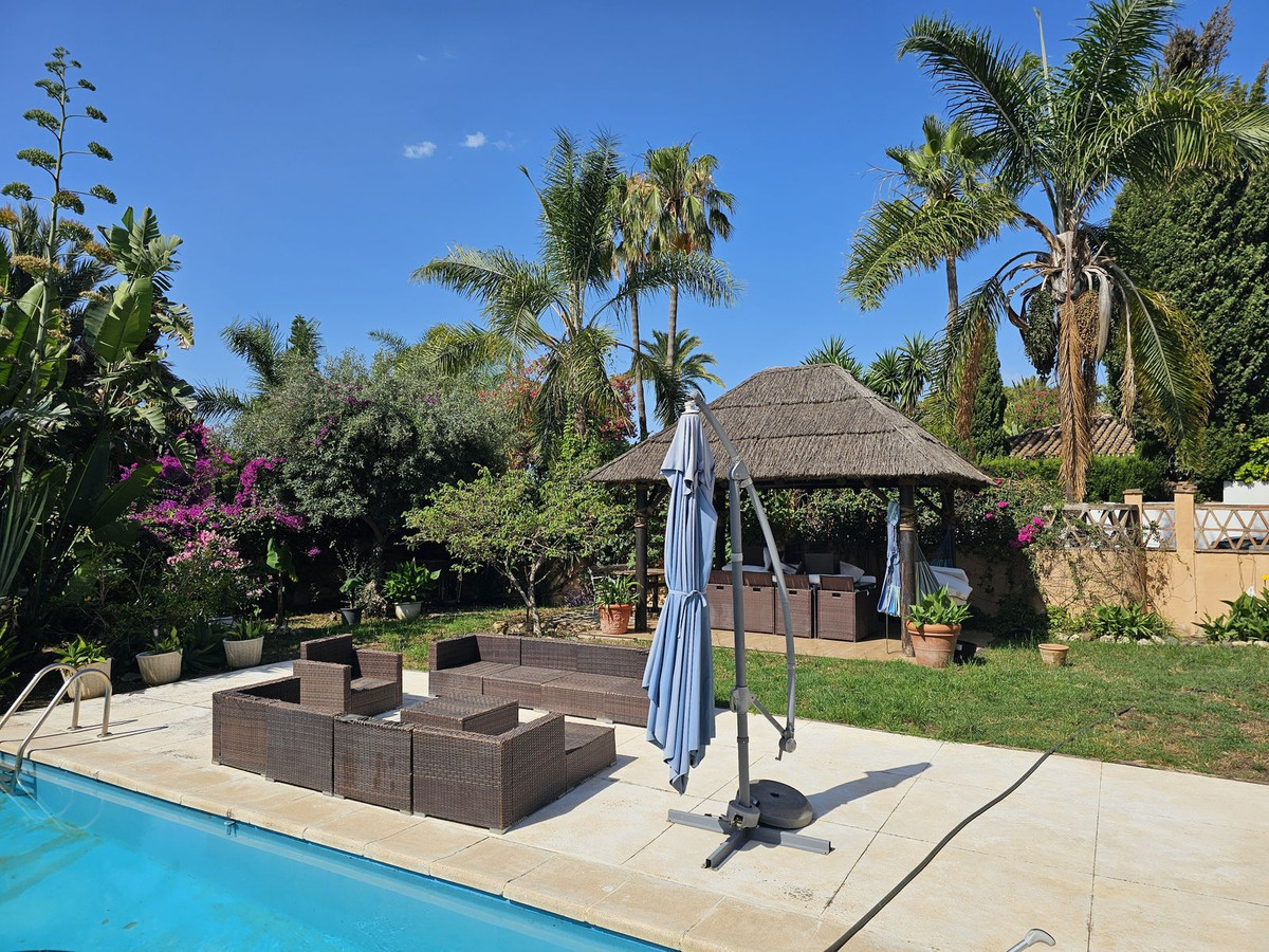 5 Bed Townhouse for sale in Nueva Andalucía Costa Del Sol, Málaga, Spain