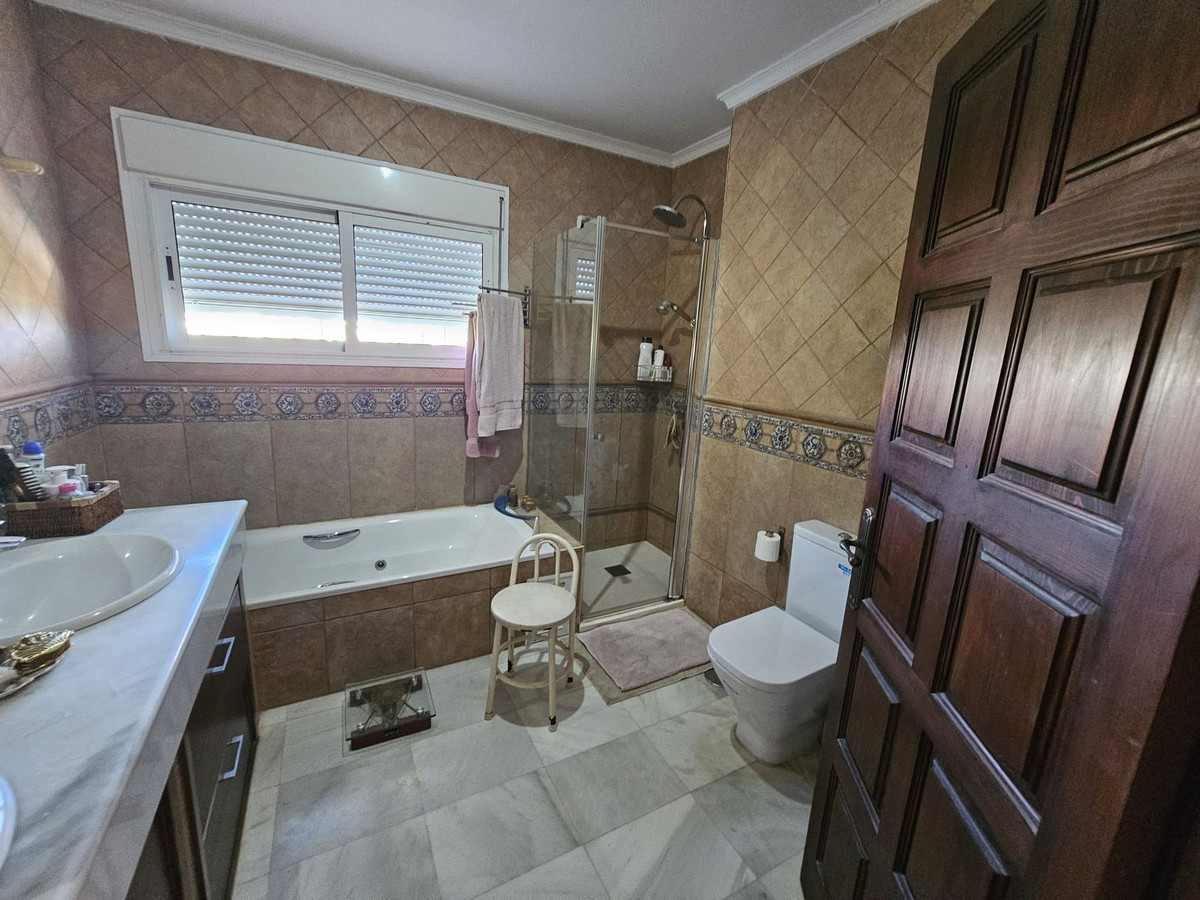 5 Bed Townhouse for sale in Nueva Andalucía Costa Del Sol, Málaga, Spain