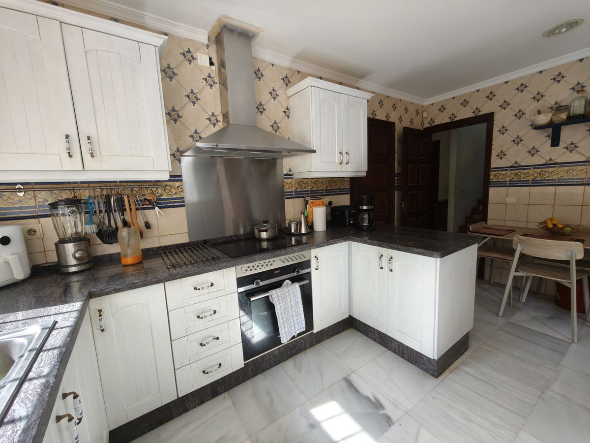 5 Bed Townhouse for sale in Nueva Andalucía Costa Del Sol, Málaga, Spain