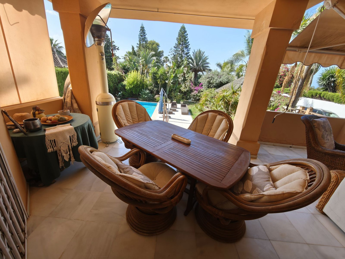 5 Bed Townhouse for sale in Nueva Andalucía Costa Del Sol, Málaga, Spain