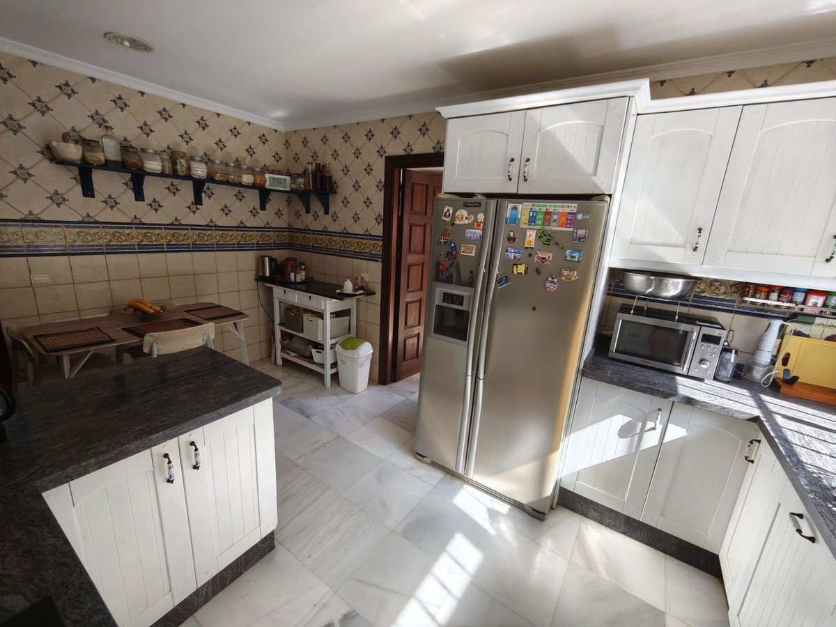 5 Bed Townhouse for sale in Nueva Andalucía Costa Del Sol, Málaga, Spain