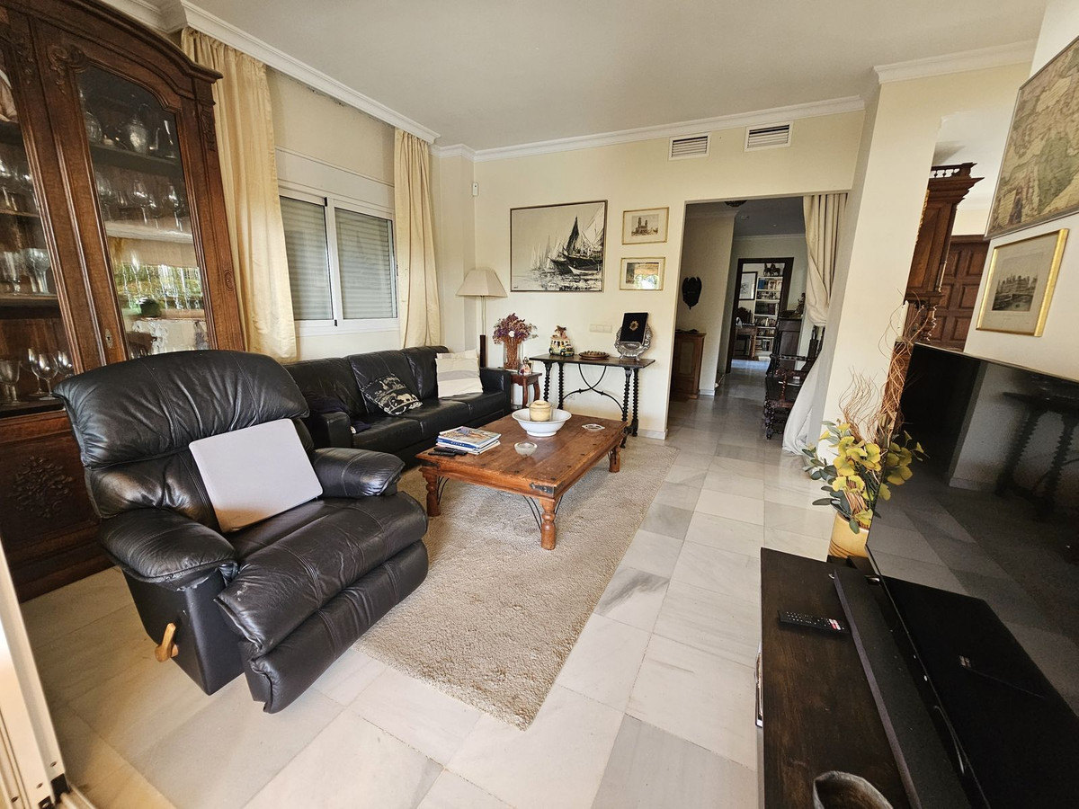 5 Bed Townhouse for sale in Nueva Andalucía Costa Del Sol, Málaga, Spain