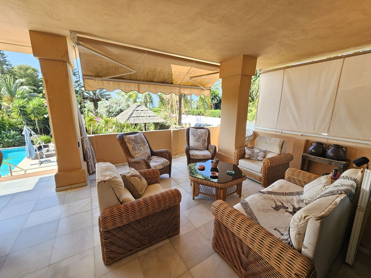 5 Bed Townhouse for sale in Nueva Andalucía Costa Del Sol, Málaga, Spain