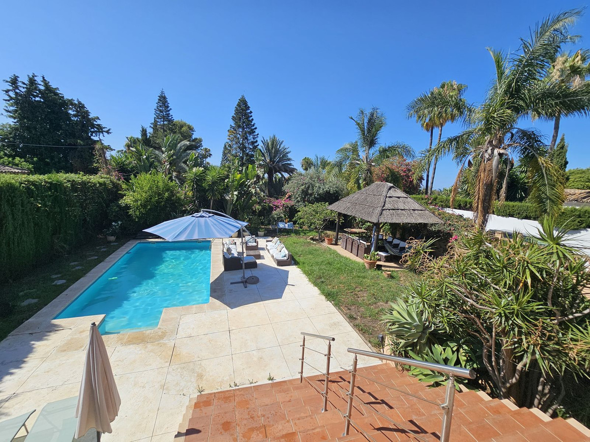 5 Bed Townhouse for sale in Nueva Andalucía Costa Del Sol, Málaga, Spain