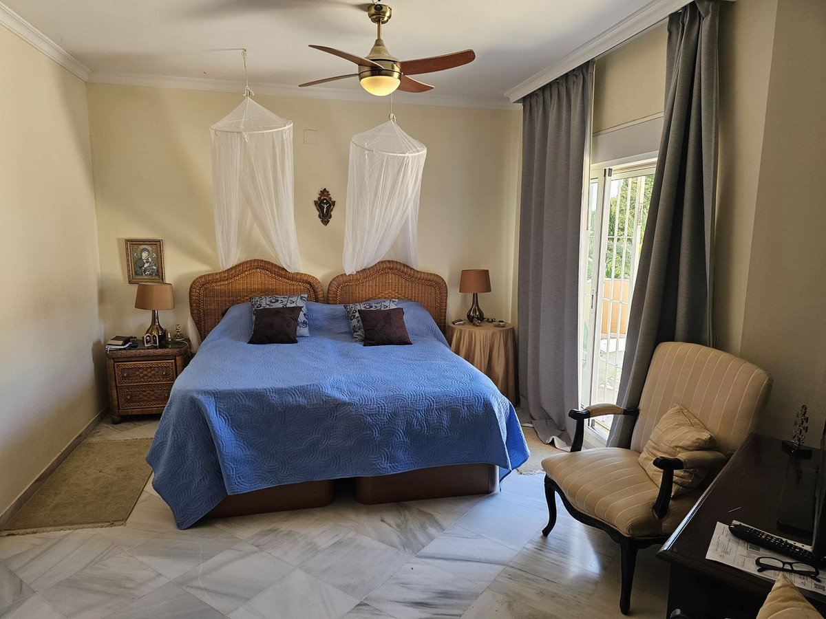 5 Bed Townhouse for sale in Nueva Andalucía Costa Del Sol, Málaga, Spain