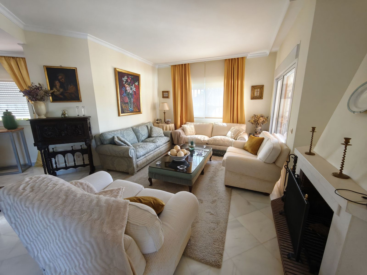 5 Bed Townhouse for sale in Nueva Andalucía Costa Del Sol, Málaga, Spain