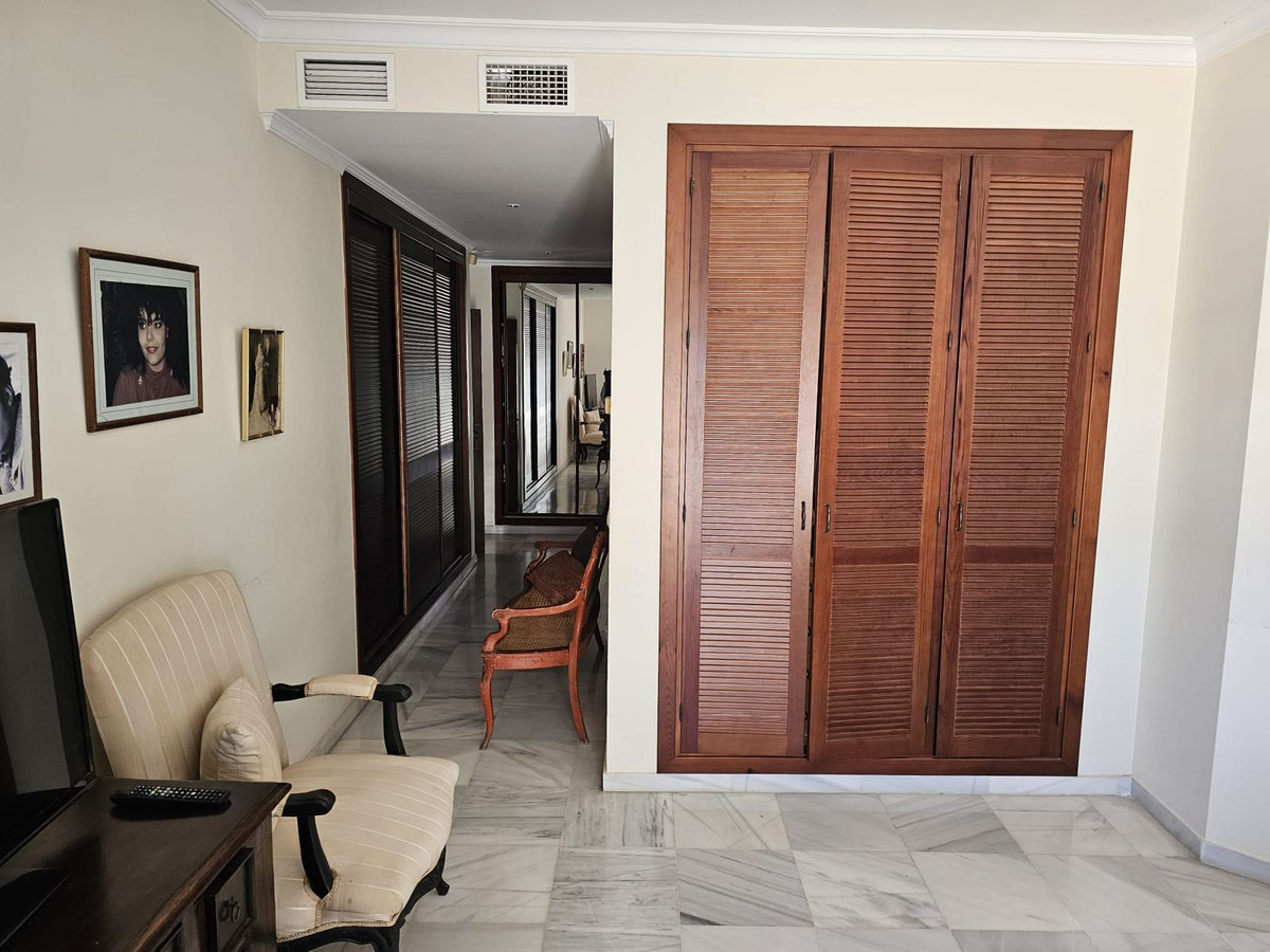 5 Bed Townhouse for sale in Nueva Andalucía Costa Del Sol, Málaga, Spain