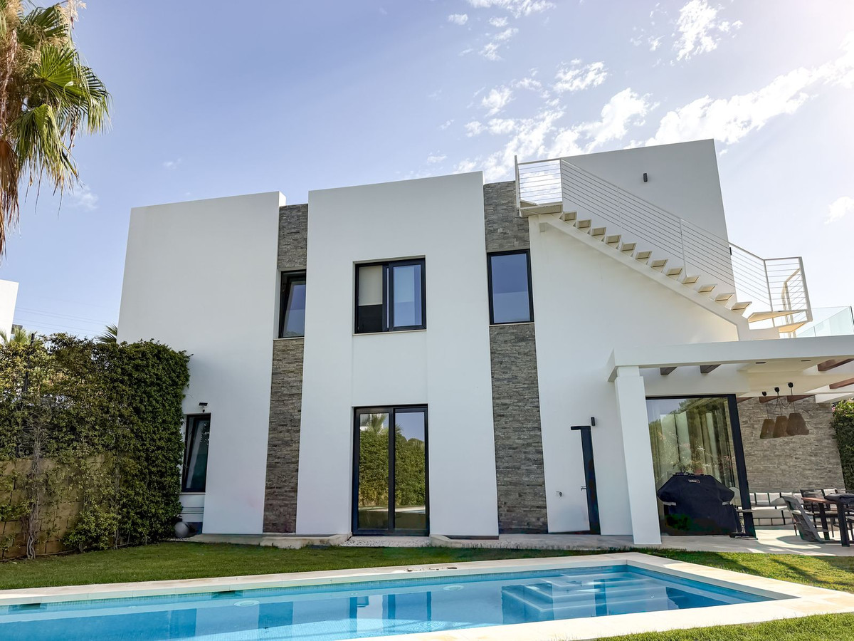 5 Bed Townhouse for sale in Cabopino Costa Del Sol, Málaga, Spain