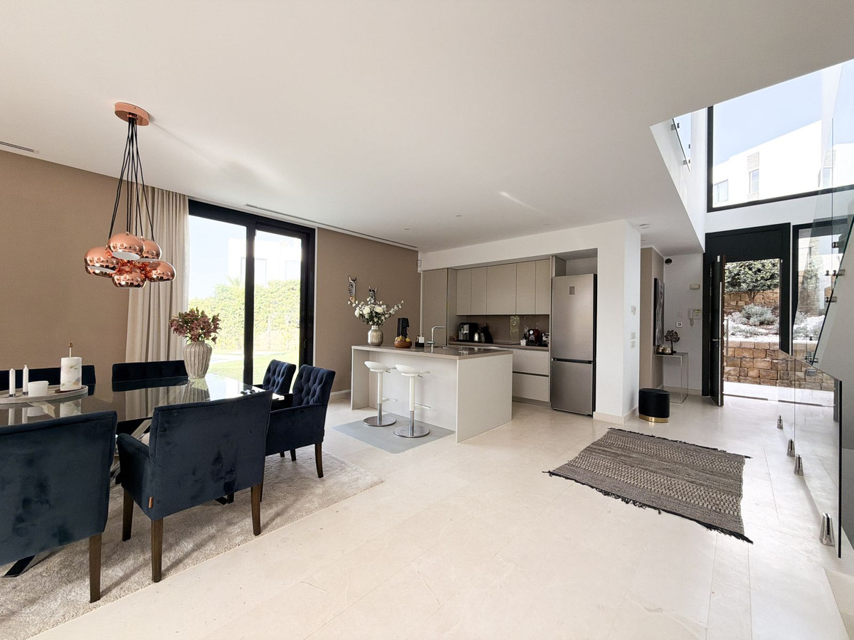 5 Bed Townhouse for sale in Cabopino Costa Del Sol, Málaga, Spain