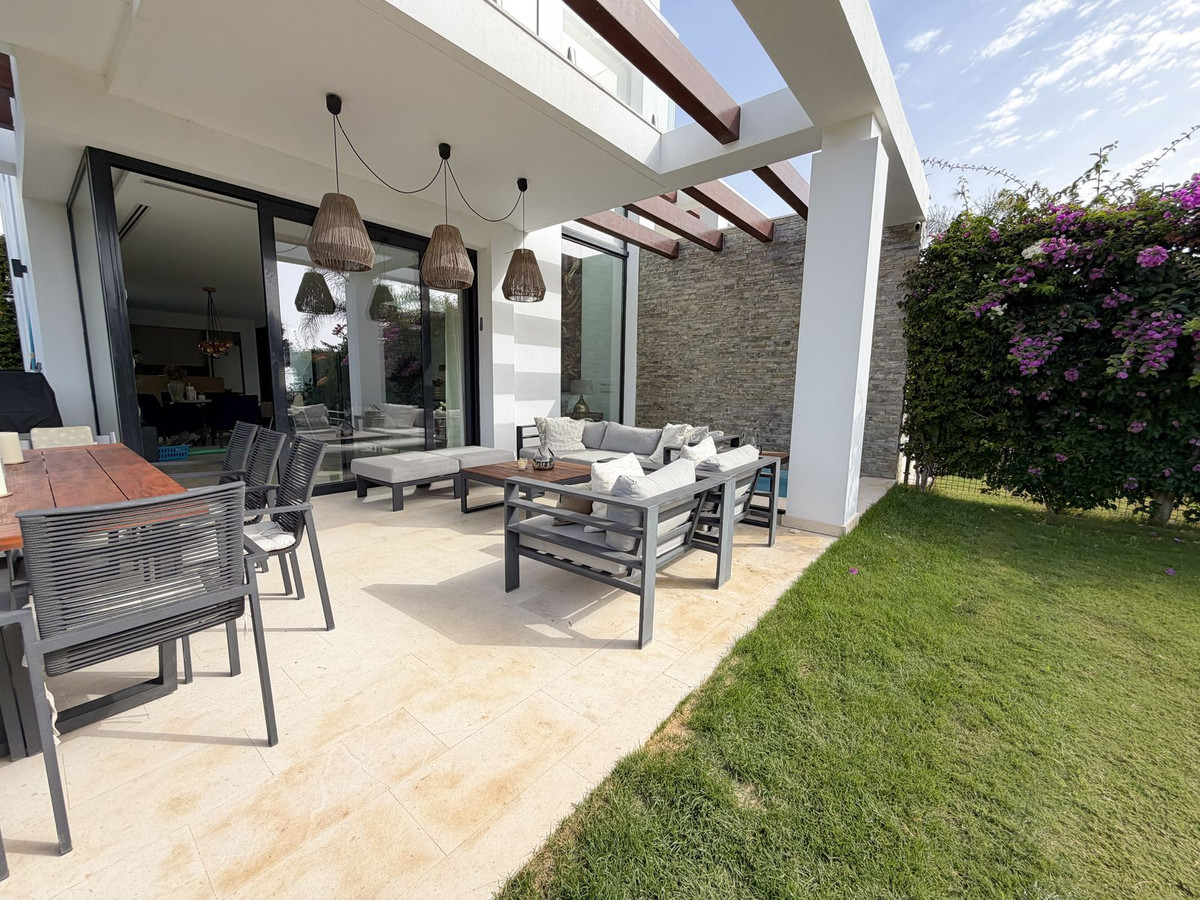 5 Bed Townhouse for sale in Cabopino Costa Del Sol, Málaga, Spain