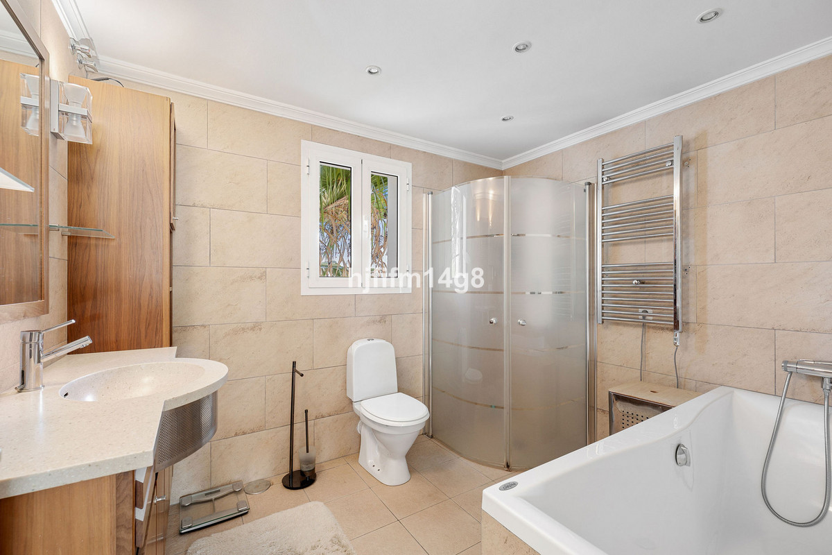 3 Bed Apartment for sale in La Quinta Costa Del Sol, Málaga, Spain