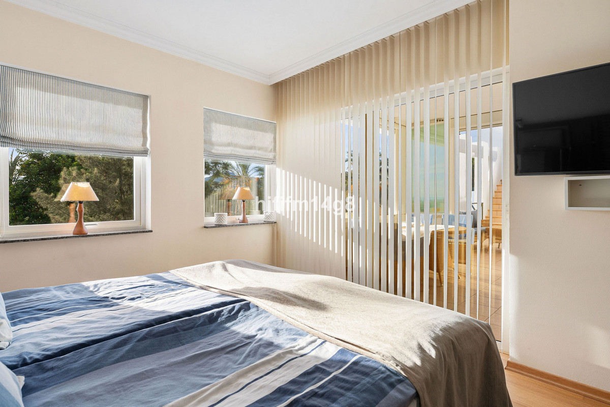 3 Bed Apartment for sale in La Quinta Costa Del Sol, Málaga, Spain