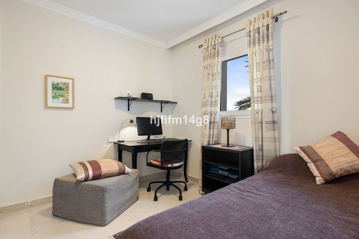 3 Bed Apartment for sale in La Quinta Costa Del Sol, Málaga, Spain