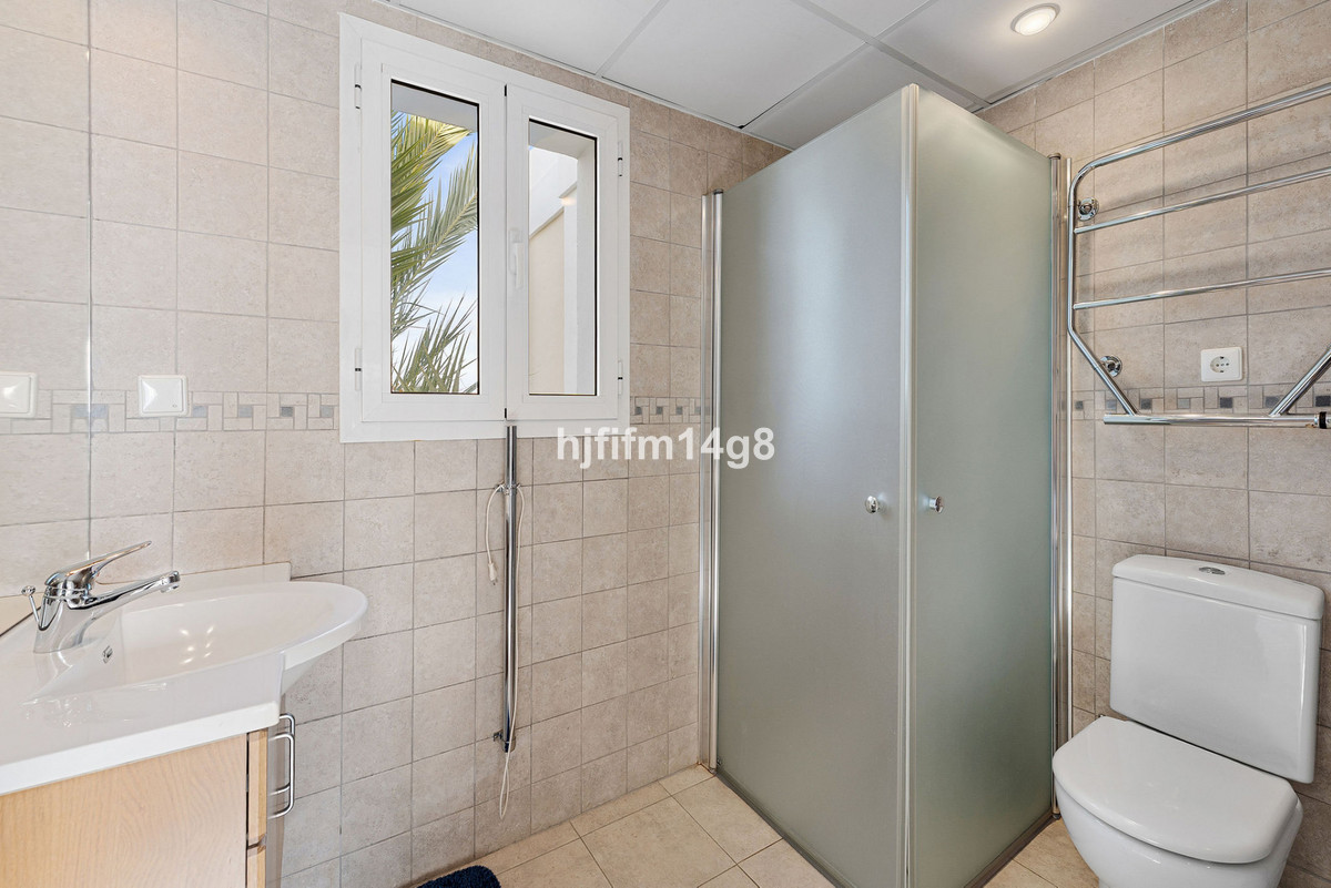 3 Bed Apartment for sale in La Quinta Costa Del Sol, Málaga, Spain