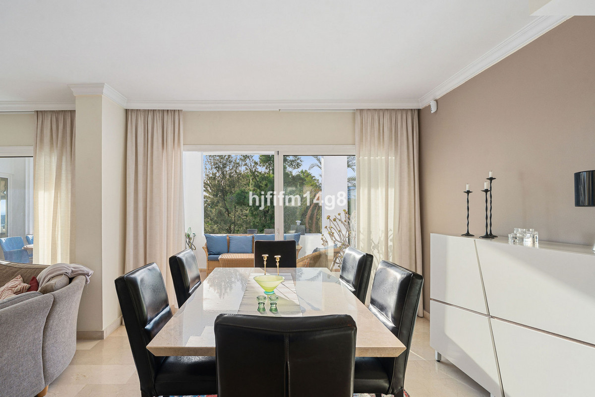 3 Bed Apartment for sale in La Quinta Costa Del Sol, Málaga, Spain