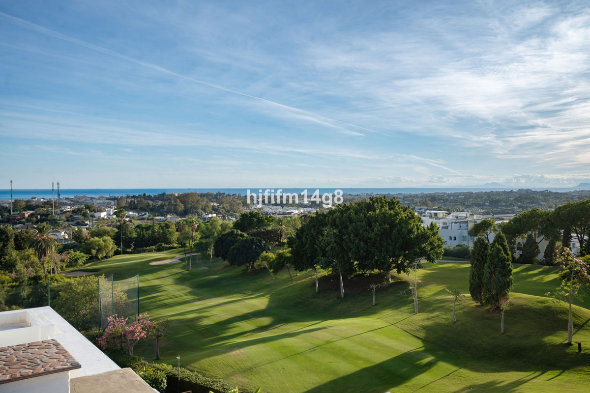 3 Bed Apartment for sale in La Quinta Costa Del Sol, Málaga, Spain