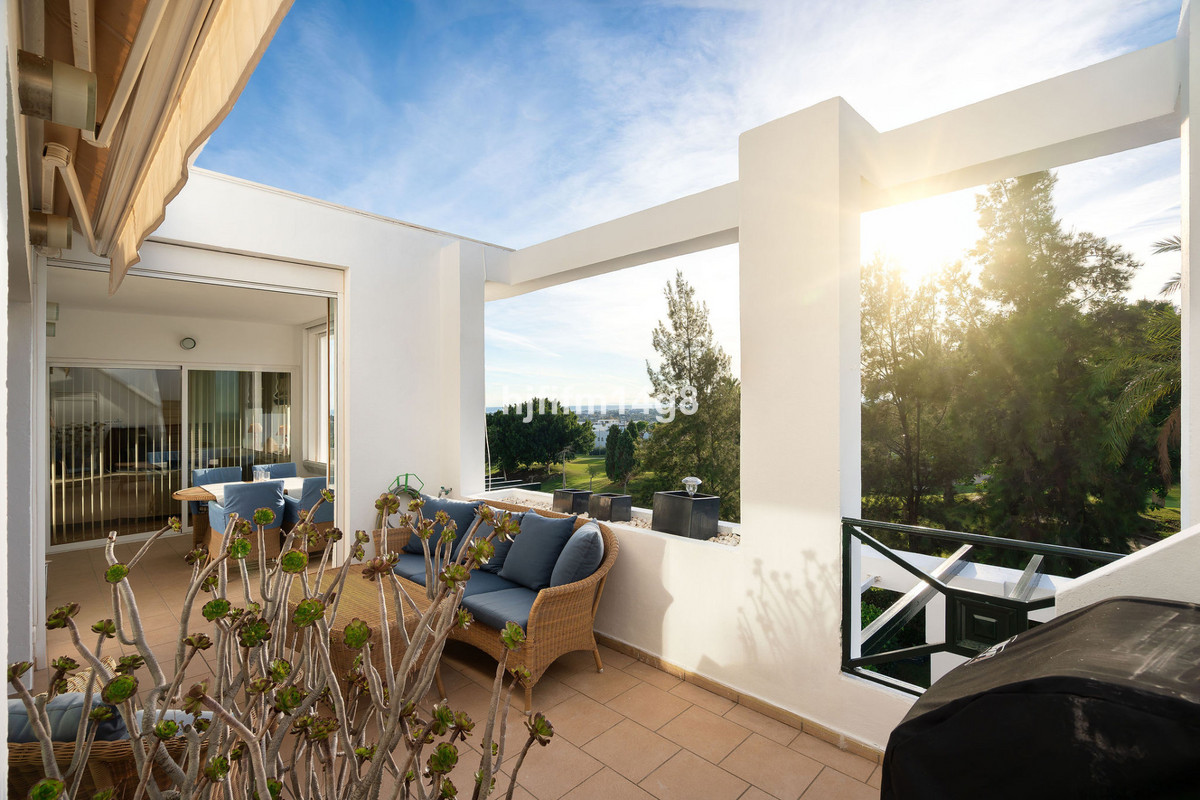 3 Bed Apartment for sale in La Quinta Costa Del Sol, Málaga, Spain