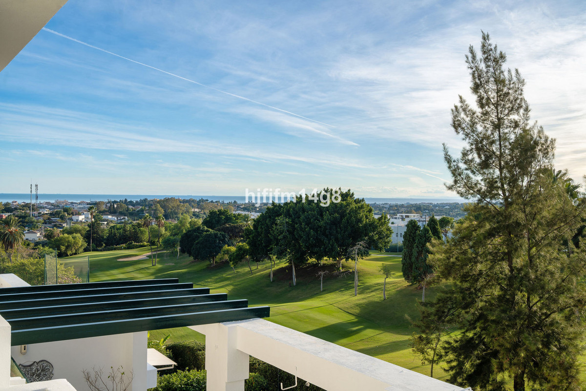 3 Bed Apartment for sale in La Quinta Costa Del Sol, Málaga, Spain