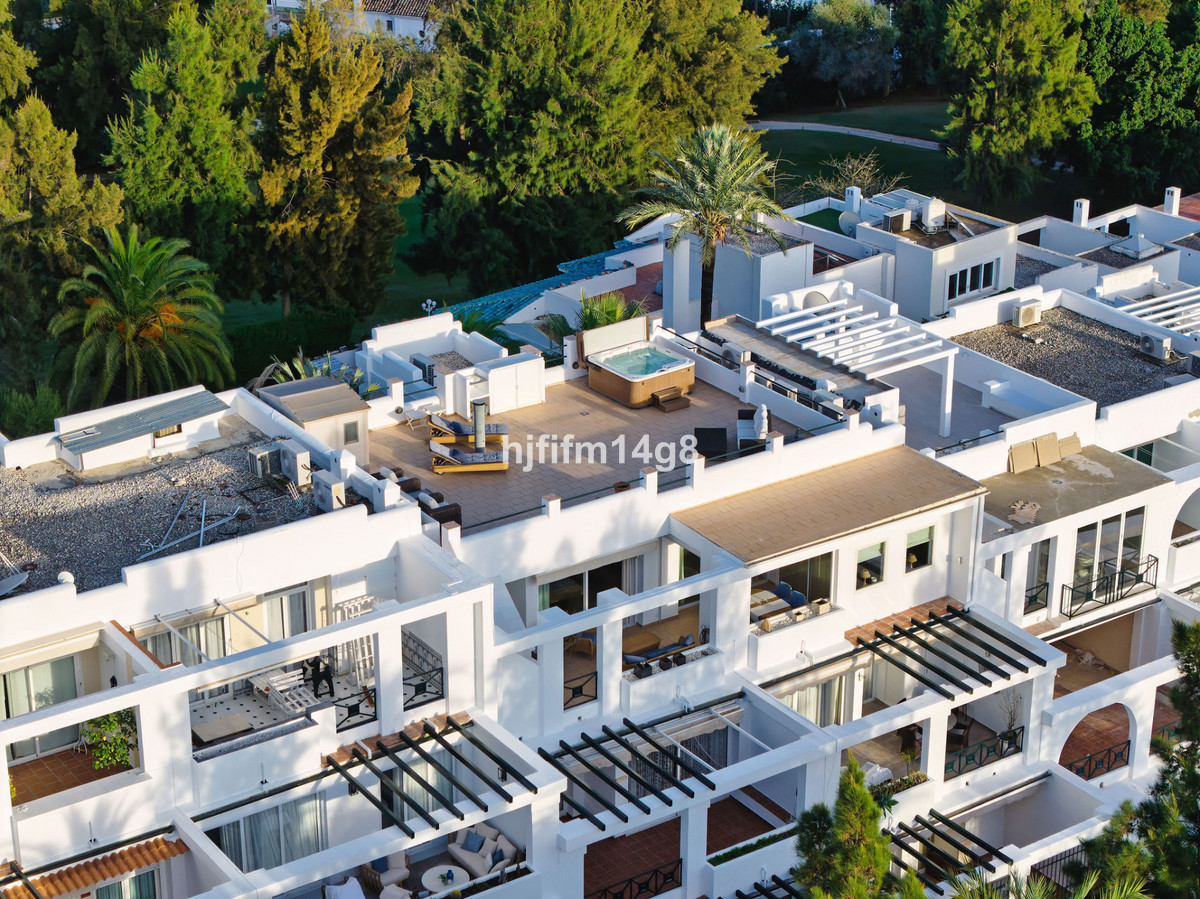 3 Bed Apartment for sale in La Quinta Costa Del Sol, Málaga, Spain
