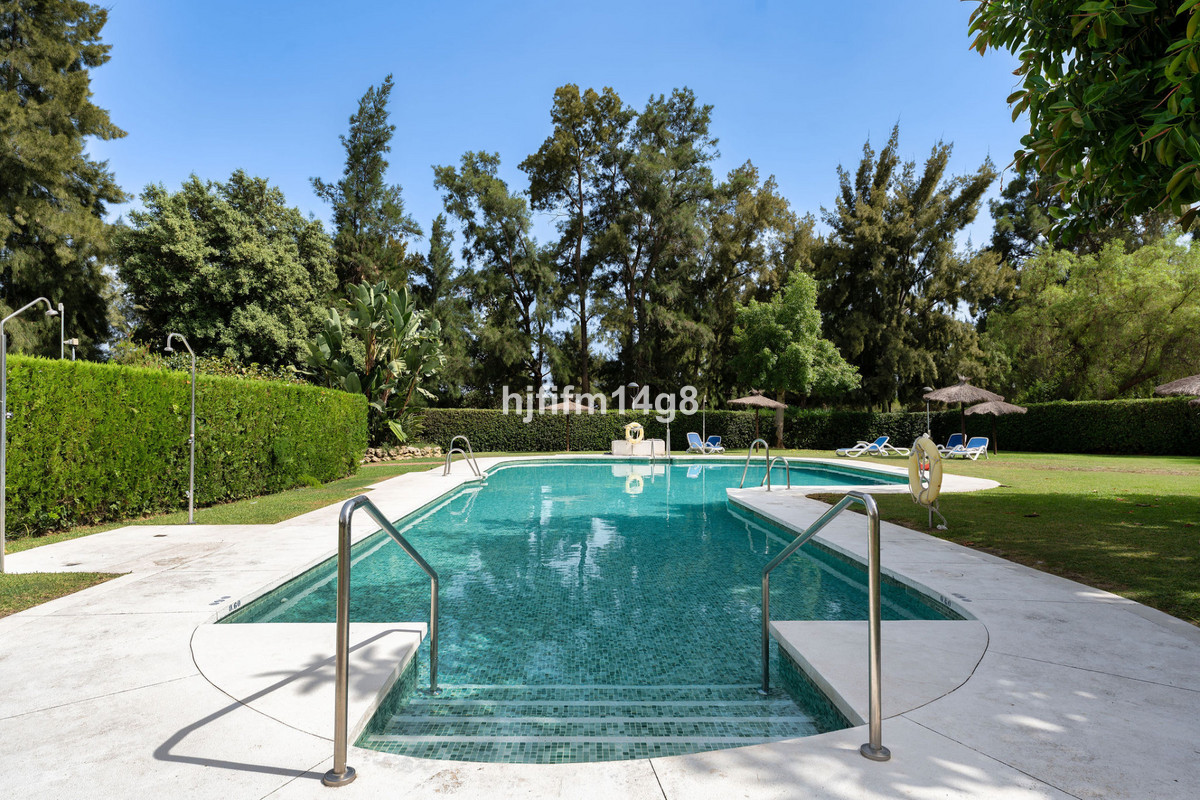 3 Bed Apartment for sale in La Quinta Costa Del Sol, Málaga, Spain