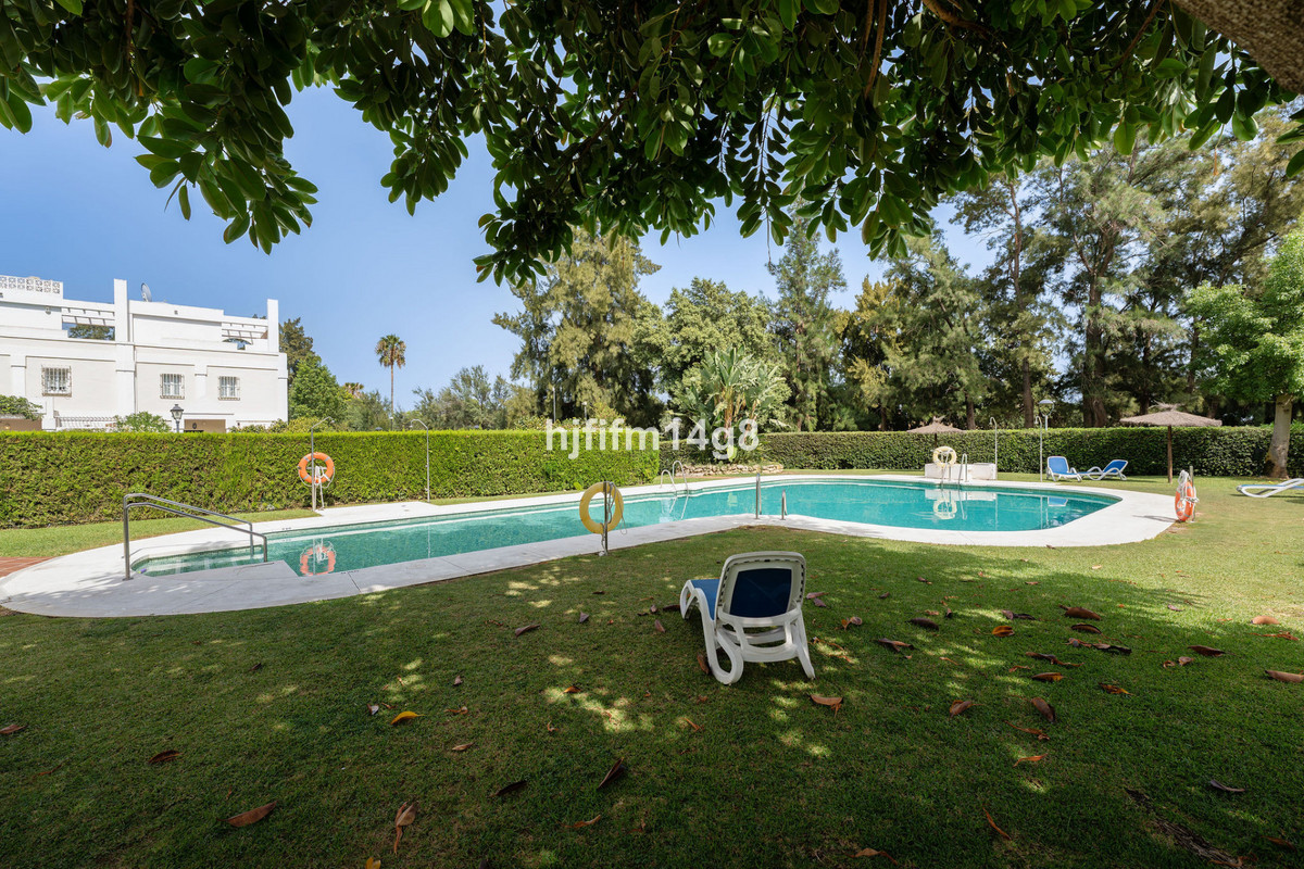 3 Bed Apartment for sale in La Quinta Costa Del Sol, Málaga, Spain