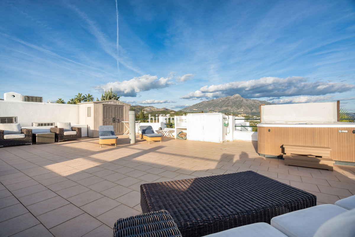 3 Bed Apartment for sale in La Quinta Costa Del Sol, Málaga, Spain
