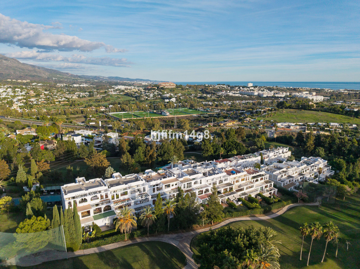 3 Bed Apartment for sale in La Quinta Costa Del Sol, Málaga, Spain