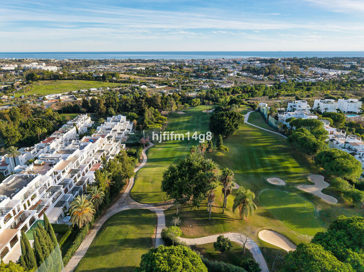 3 Bed Apartment for sale in La Quinta Costa Del Sol, Málaga, Spain