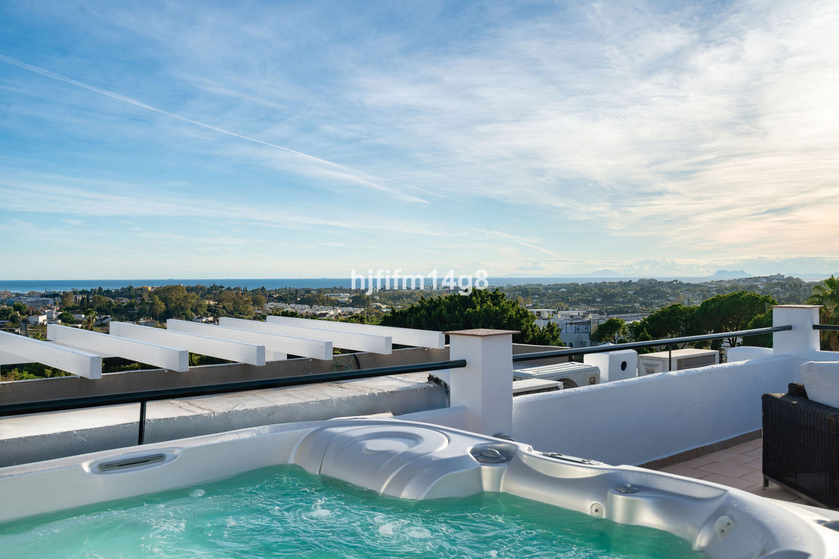 3 Bed Apartment for sale in La Quinta Costa Del Sol, Málaga, Spain
